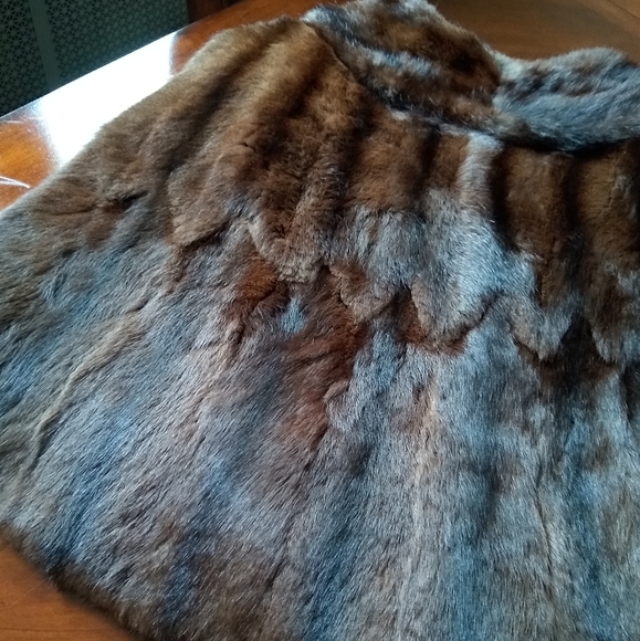 Vintage fur capelet - Picture 9 of 16